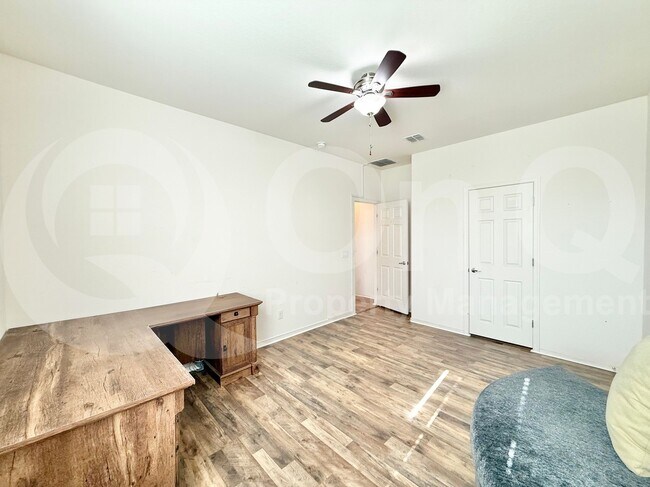 Building Photo - 7704 S 23rd Ln