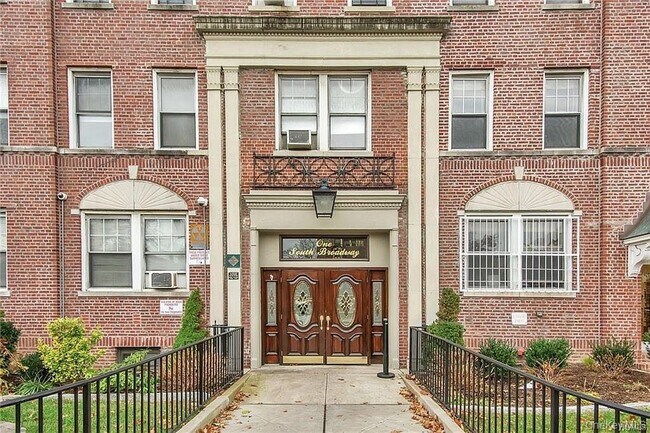 Primary Photo - 1 S Broadway