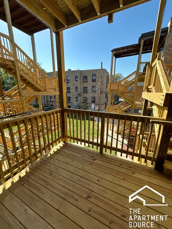 Building Photo - 1002 Crain St