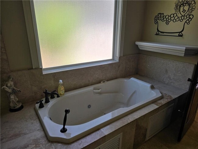 Building Photo - 205 Sutherland Dr