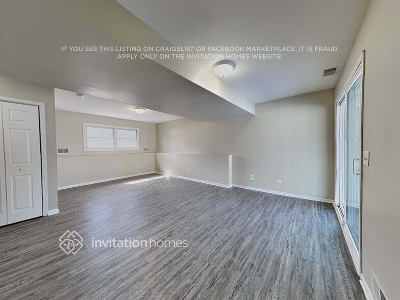 Building Photo - 1712 Blue Island Dr