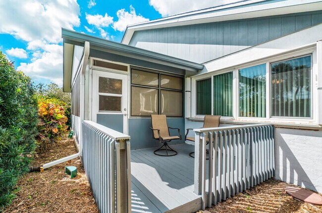 Building Photo - 188 Moccasin Trail N