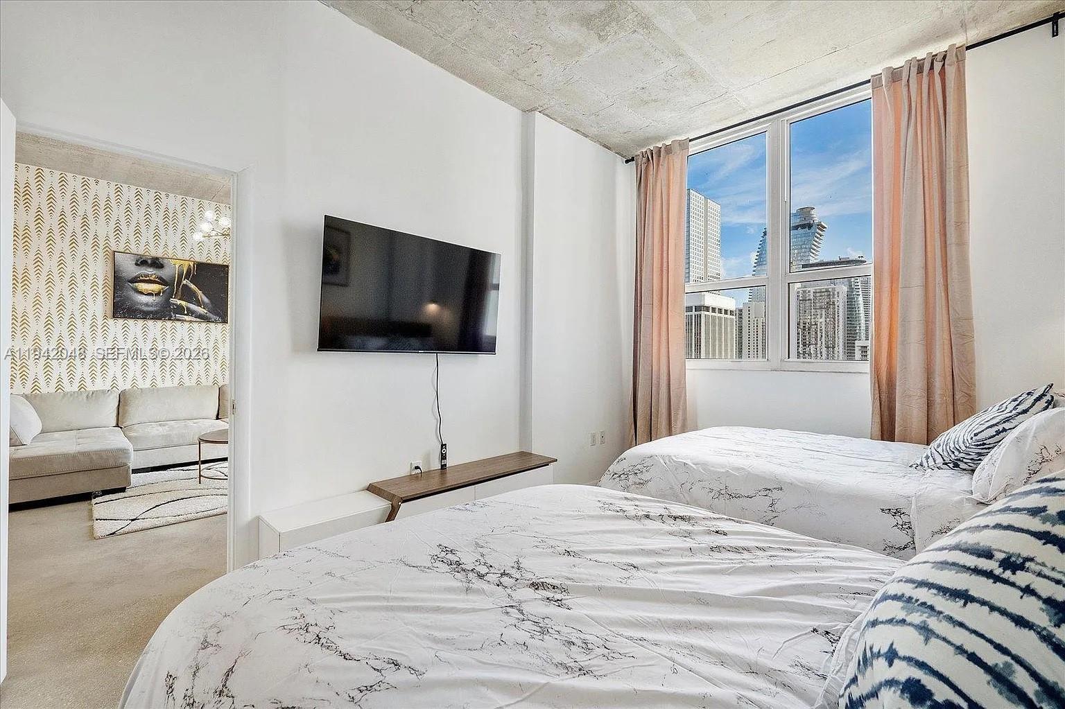 Building Photo - 133 NE 2nd Ave