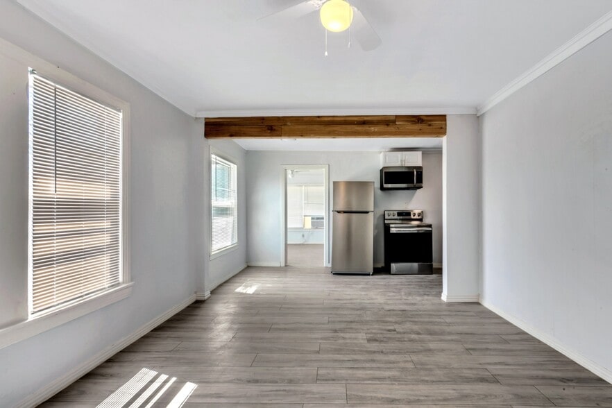 Building Photo - 305 N Robinson St