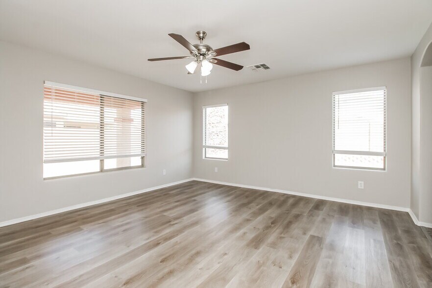 Building Photo - 3834 E Longhorn Dr