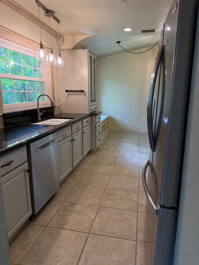 Building Photo - 430 Gehr Ln