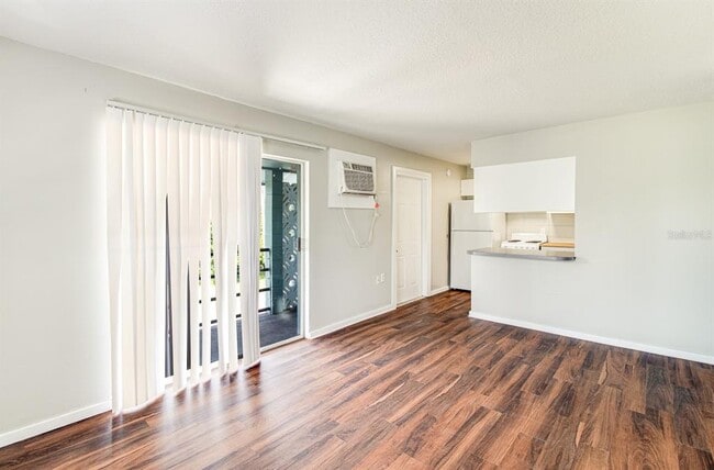 Building Photo - 1341 W Point Dr