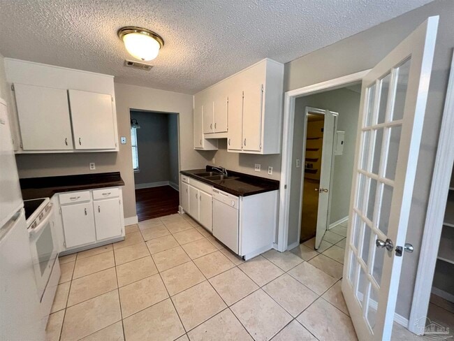 Building Photo - 5905 Pamela Dr