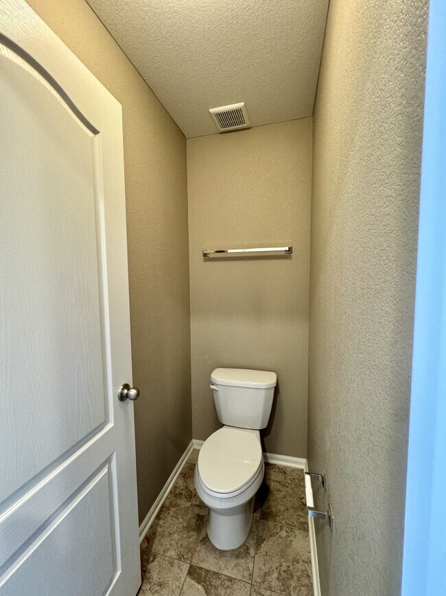 Building Photo - 25980 E Davies Dr