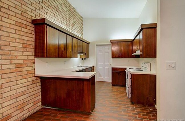 Building Photo - 48th Pl Duplex