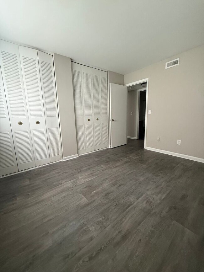 Building Photo - 220 Orchard Trace Ln