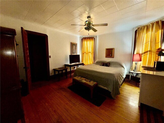 Building Photo - 1464 W Minnehaha Ave