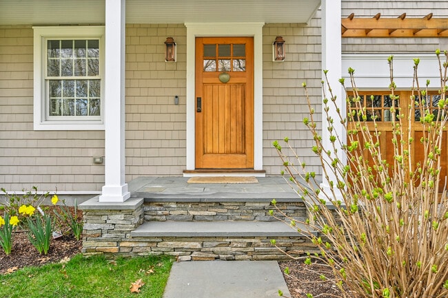 Building Photo - 104 Roton Ave