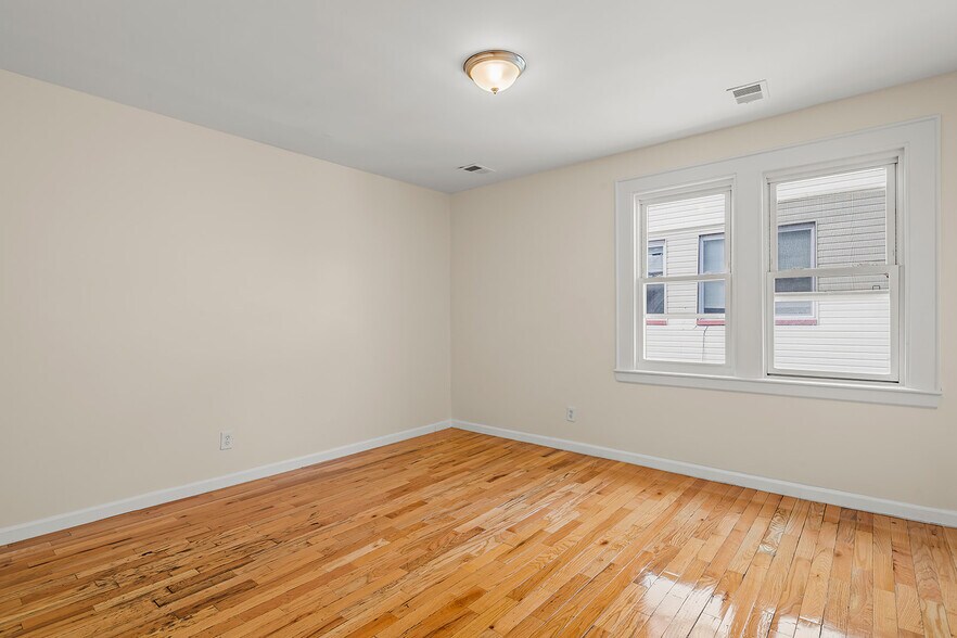 Building Photo - 295 Goldsmith Ave