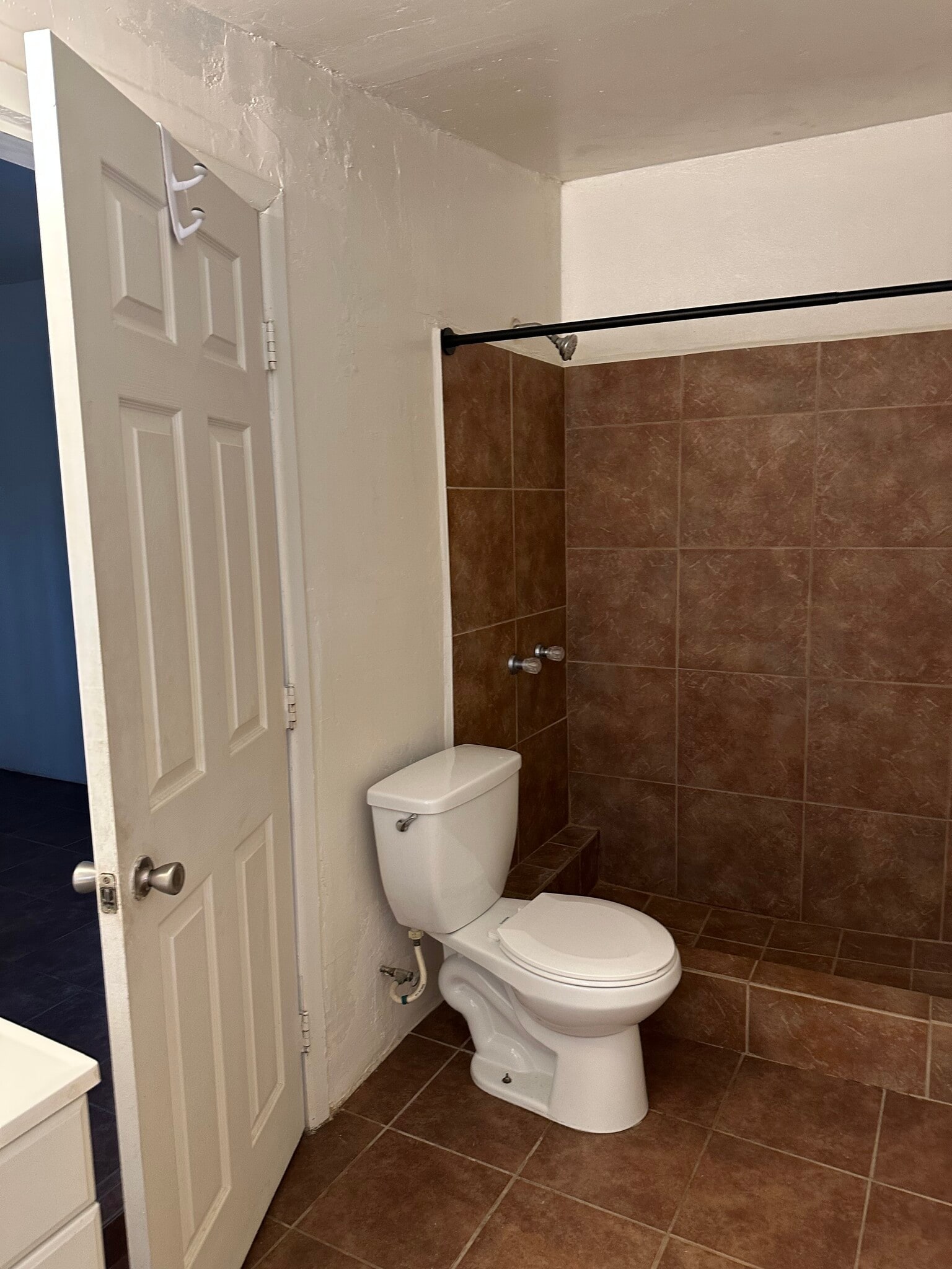 Building Photo - 651 N Goodman St