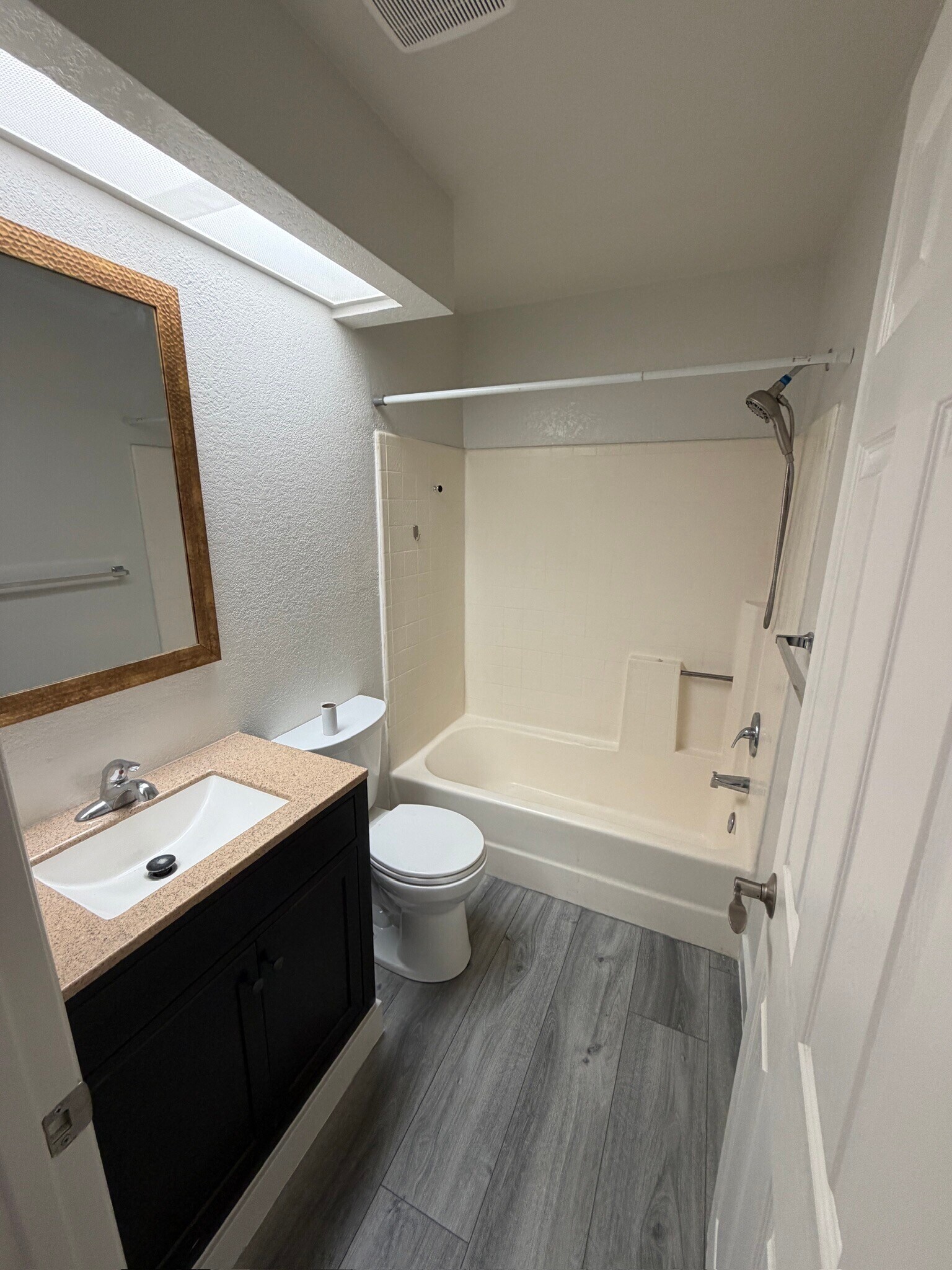 Building Photo - 2035 S Elm St