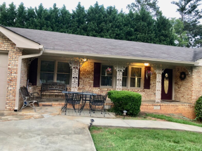 Building Photo - 2840 Bonanza Dr