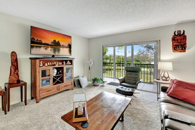 Building Photo - 7185 Huntington Ln