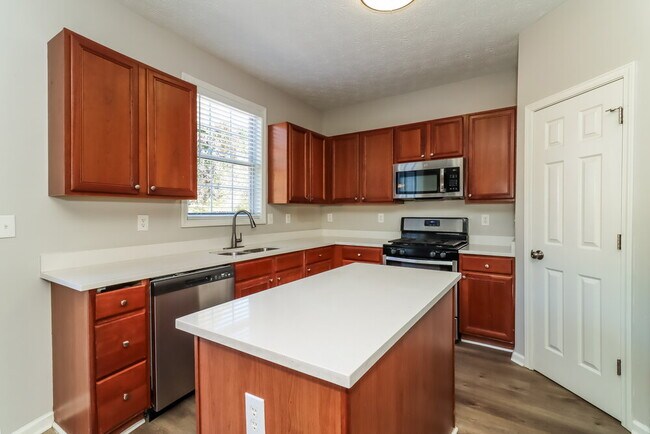 Building Photo - 2338 Greenside Dr