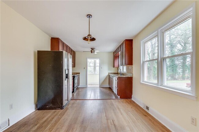 Building Photo - 1287 Eastland Rd SE