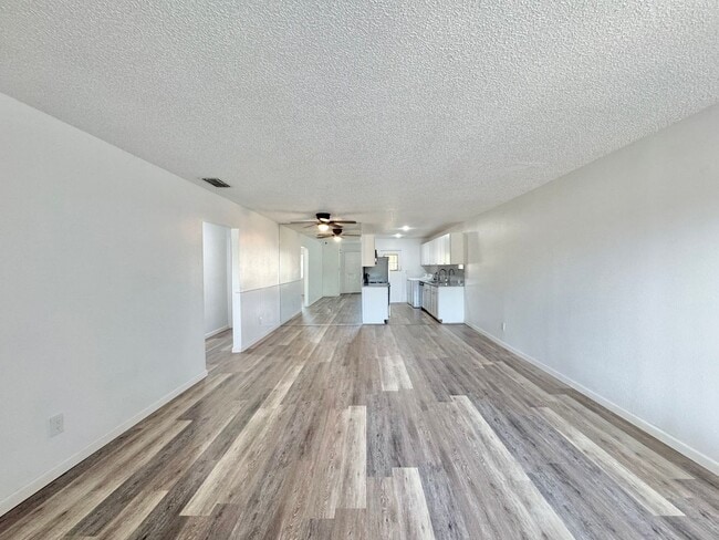 Building Photo - Winter Ridge - End Unit & Canal Front