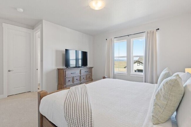 Building Photo - Gorgeous 3 bed/ 3.5 bath Condo At Heron La...