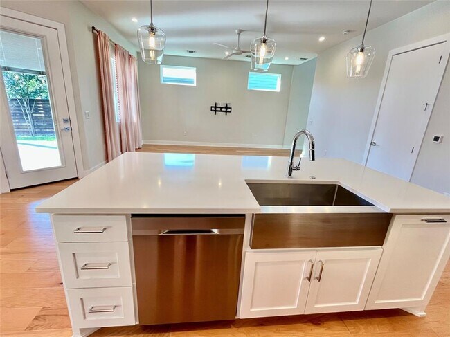 Building Photo - 6405 Keegans Dr