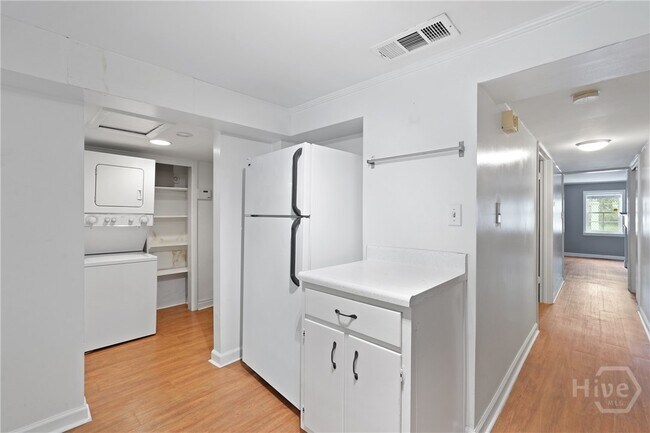 Building Photo - 207 E Charlton St