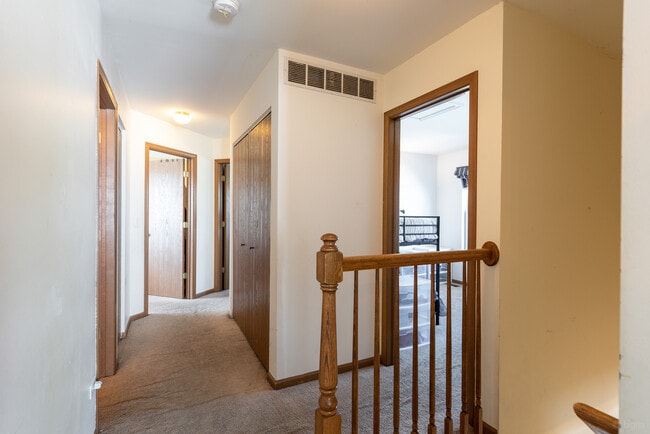 Building Photo - 2844 Skylane Dr