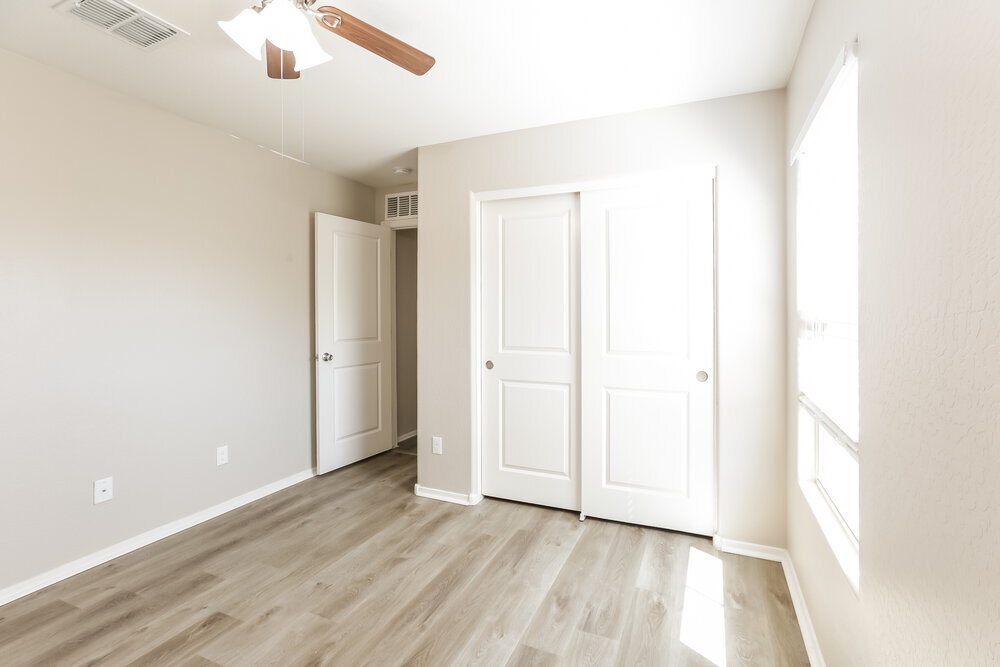 Building Photo - 17211 W Gibson Ln
