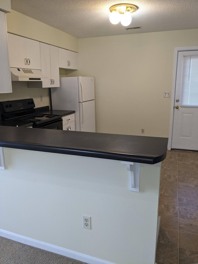 Building Photo - 2411 Carnation Dr