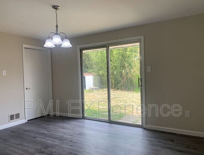 Building Photo - 5600 Daniel Cir