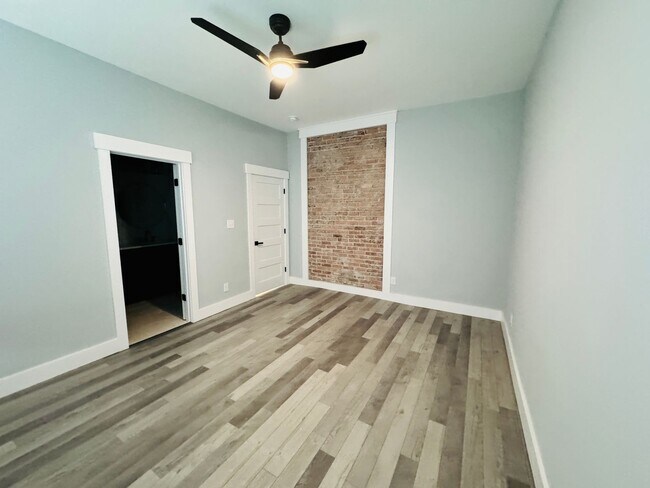 Building Photo - RATE DROP ALERT! (was $2600/month)