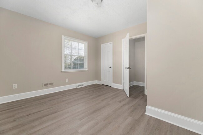 Building Photo - 804 Townsend Ave