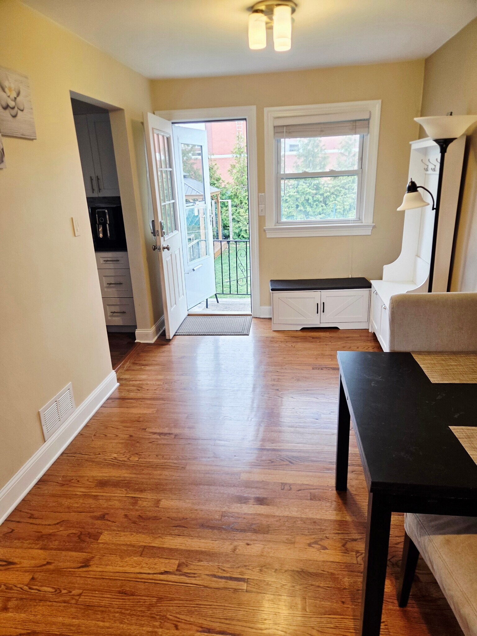 Building Photo - 223 Ray St