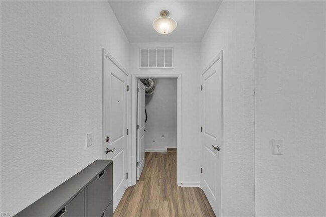 Building Photo - 1732 Dromolin Dr