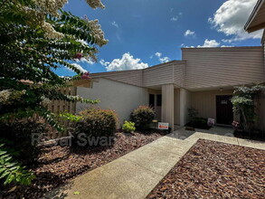 Building Photo - 4228 Oak Loop