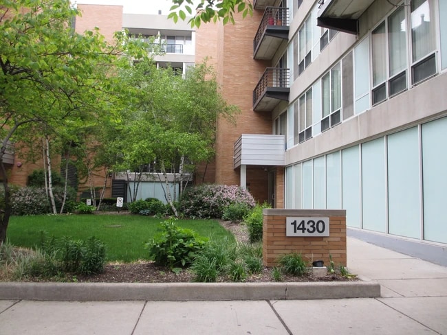 Building Photo - 1430 S Michigan Ave