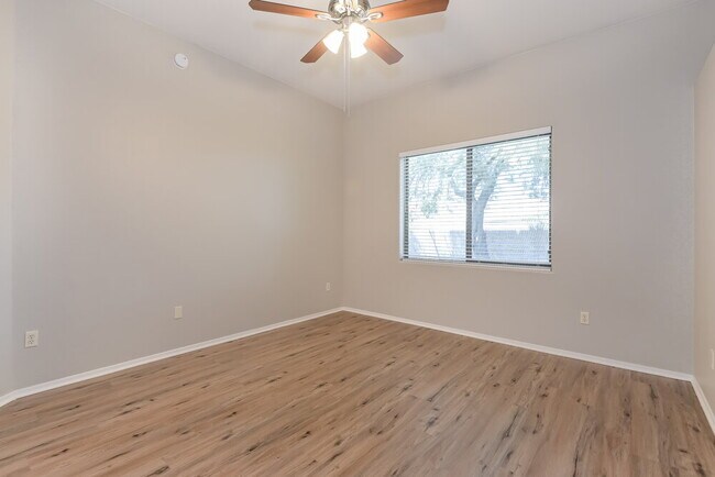 Building Photo - 2415 N Avenida TABICA