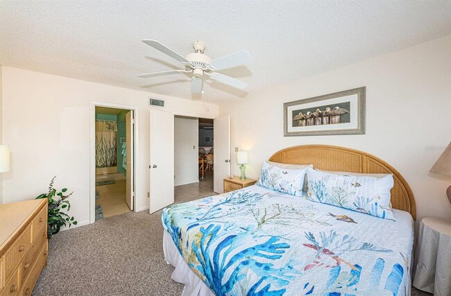 Building Photo - 6050 Bahia Del Mar Cir N