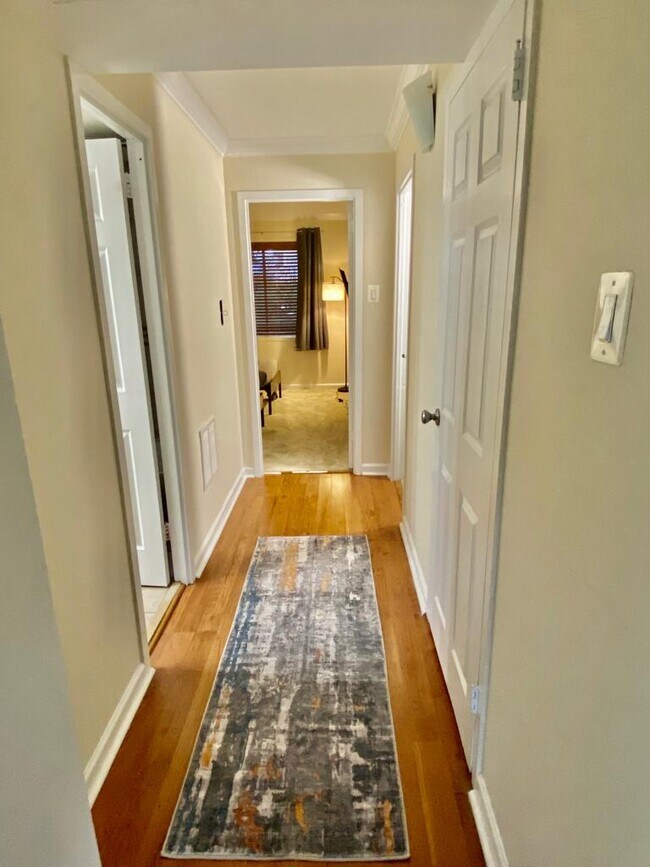 Building Photo - 2624 Redcoat Dr