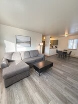 Building Photo - 1512 Lake Elmo Dr