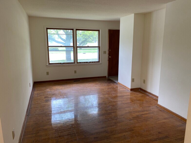 Building Photo - 2213 Philo Rd