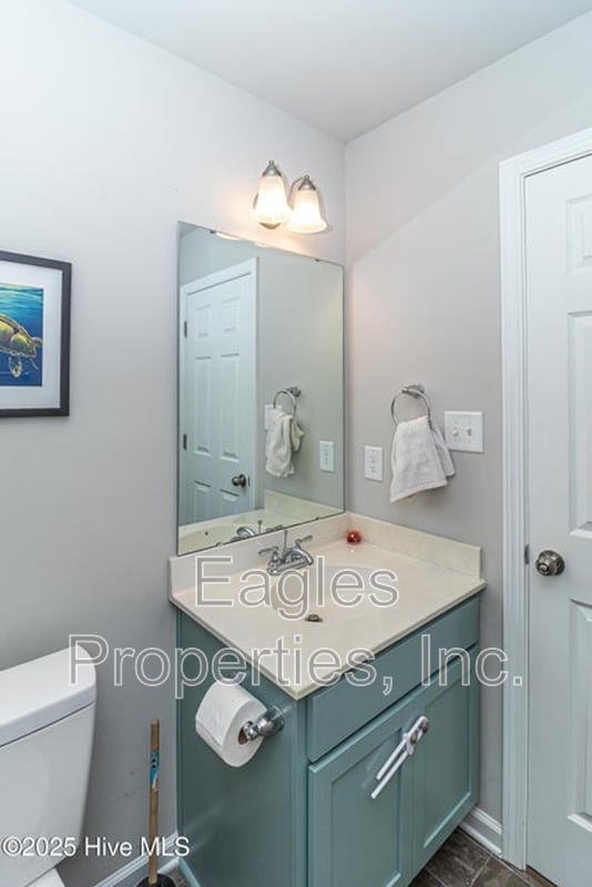 Building Photo - 205 Evergreen St