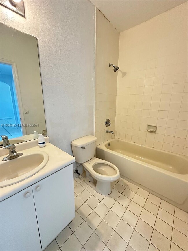 Building Photo - 1666 SE 27th Ct