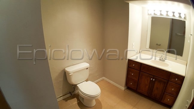 Building Photo - 1108 Crestview Dr SE