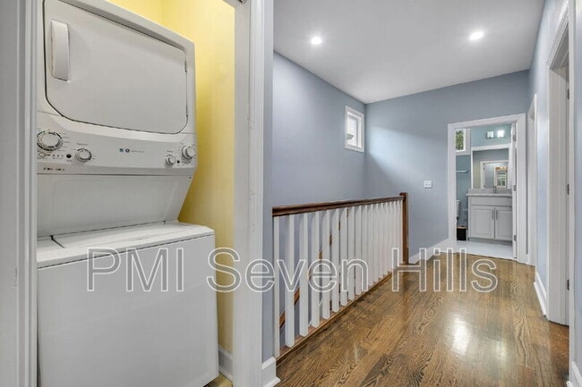 Building Photo - 828 N Duval St