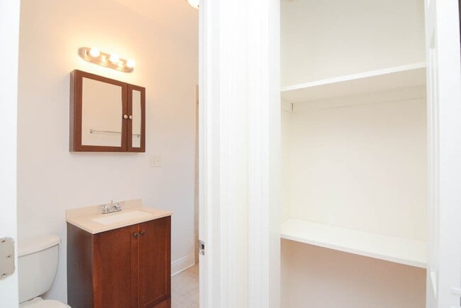 Building Photo - 631 W Cornelia