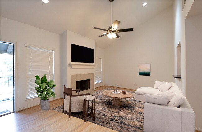 Primary Photo - 1100 Augusta Dr