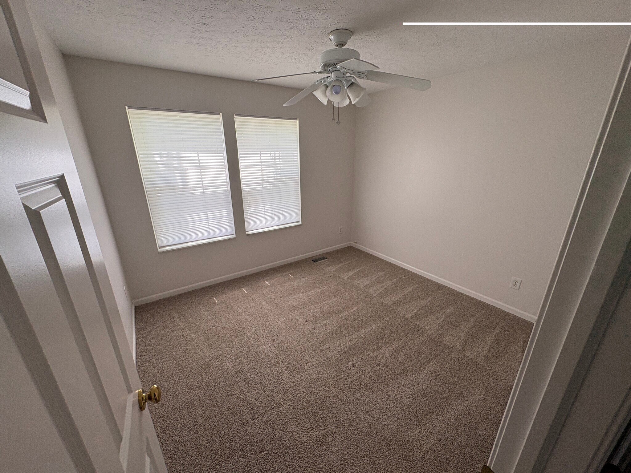 Building Photo - 1074 Lakegrove Ct